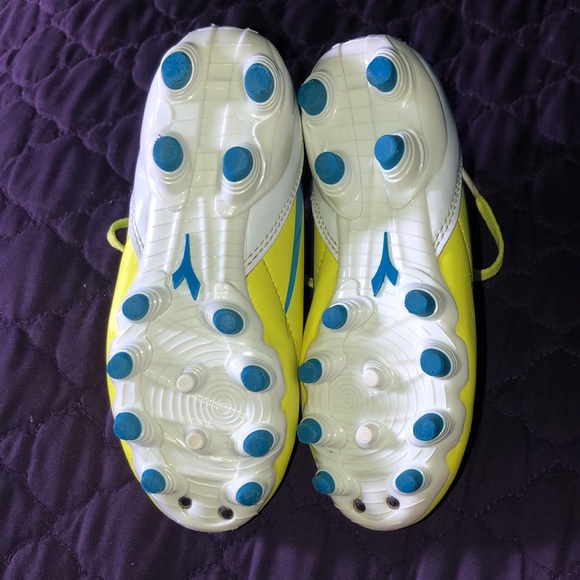 KIDS SOCCER SHOES - Picture 4 of 7